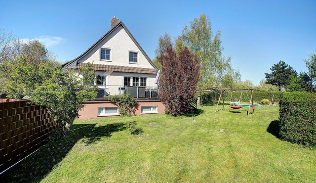 Holiday Home 'Rügenferienhaus Komplett' with Shared Terrace, Shared Garden and Wi-Fi