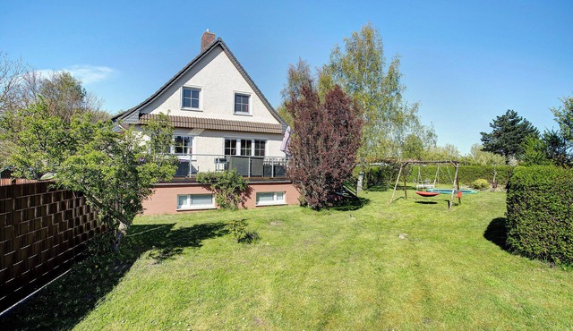 Holiday Home 'Rügenferienhaus Komplett' with Shared Terrace, Shared Garden and Wi-Fi