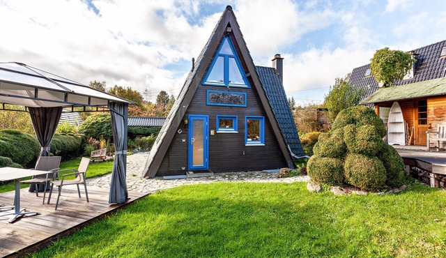 Holiday Home 'Villa Natura' with Mountain View, Terrace, Garden & Wi-Fi