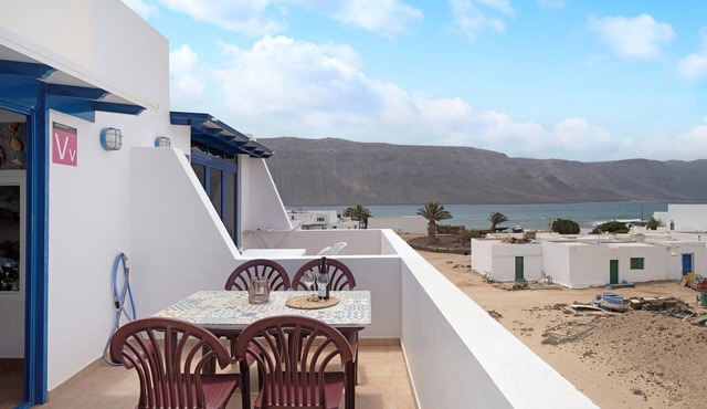 Holiday Home 'Vista Al Mar, La Graciosa' with Sea Views, Private Terrace and Wi-Fi