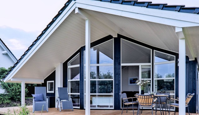 Holiday home with a Scandinavian flair in a quiet location with covered terrace