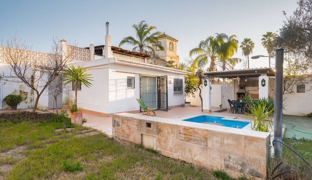 Holiday Home with Private Pool and A/C near Seville