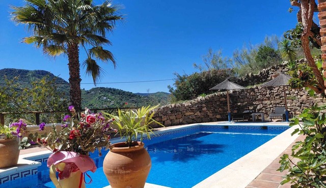 Holiday villa offer July 18 to 25, 214euros per night! sleeps 10, 4 bedrooms