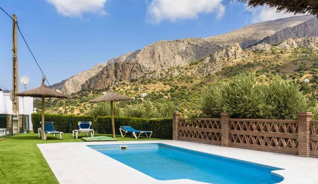 Holidays2Malaga El Chorro - Apartments 2 bedroom with share pool, garden & more