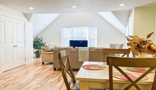 Hollis, NH - Travel Workers/Relocating Families - Entire Place - Pet Friendly