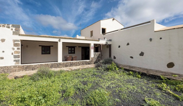 Home2Book Casa María Rustic Escape in Villaverde