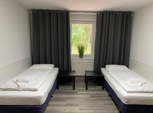 Hostel47 - Nähe Dresden - Monteurzimmer mit bequemen Betten, nur für Männer, kostenloses WLAN und Parkplätze für Autos und LKW's, Waschmaschine vor Ort