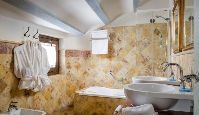 Hotel YIT La Casona del Arco