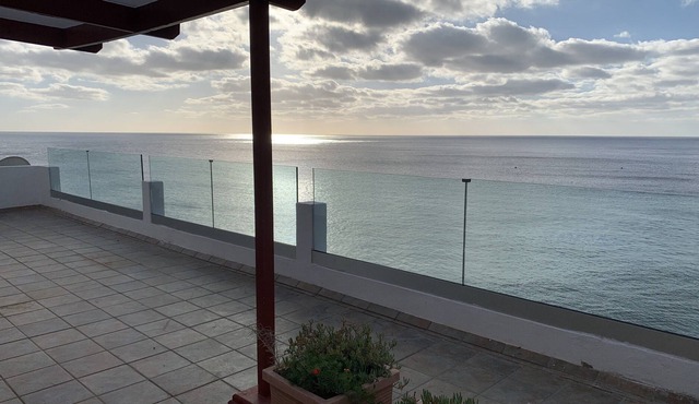House in 1st line with sea views, large terrace and solarium, BBQ, free WiFi