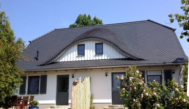 House LEE - 500 meters from the beach, you can hear the Baltic Sea waves here.