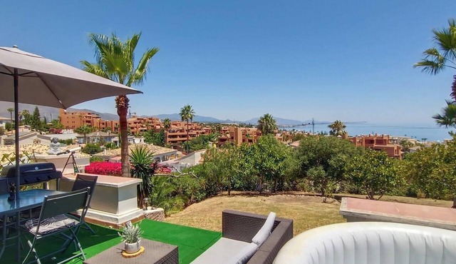 House - Sleeps 8 - Hot Tub - Beach Access