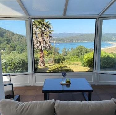 House with ocean views in Pantín - La Siesta House