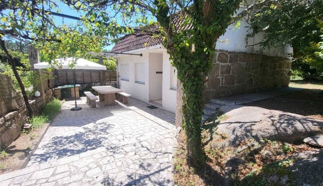 House with swimming pool and private property 15 minutes from Vigo (pet friendly).