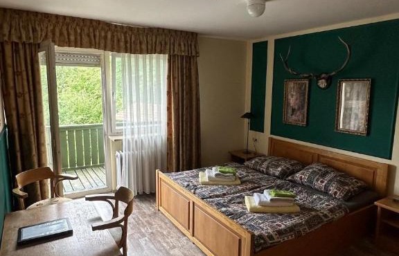 Hunting Suite with Lake View
