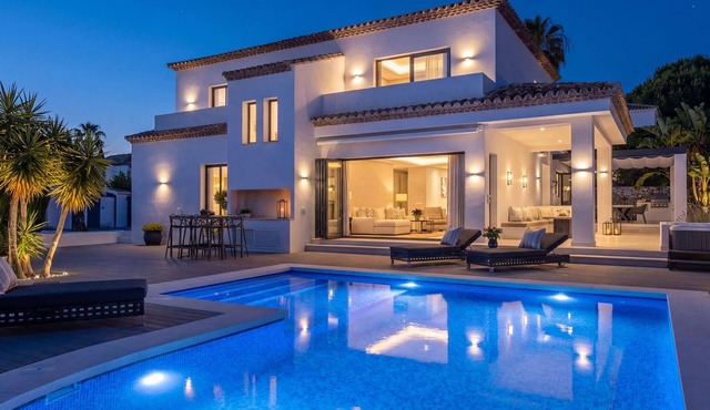 Ideal contemporary renovated villa for sophisticated travelers