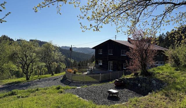 Idyllic holiday home with far-reaching views, fireplace and secluded location.