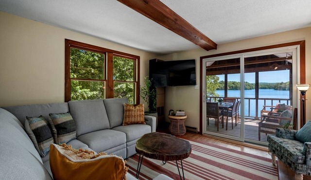 Idyllic Lakeside Getaway in Barnstead, New Hampshire