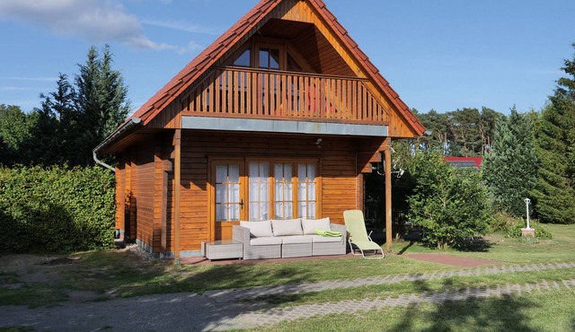 Idyllic wooden house with terrace for 5 pers. - Through the forest to the beach