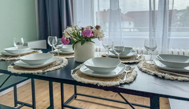 ImmoStay G#1 Ferienhaus - Parken & WiFi, 2 Balkone und 2 Bäder,4K