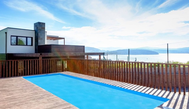 in Outes mit Sonniger Terrasse und Meerblick by Interhome