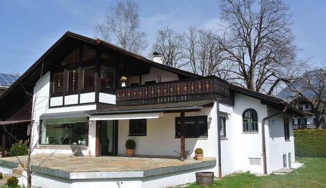in Sonnenbichl mit Garten by Interhome