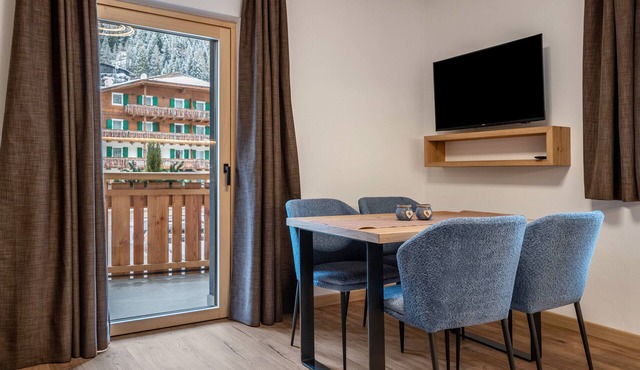 Kamerloy Apartments - A with Mountain View, Wi-Fi, Balcony and Garden