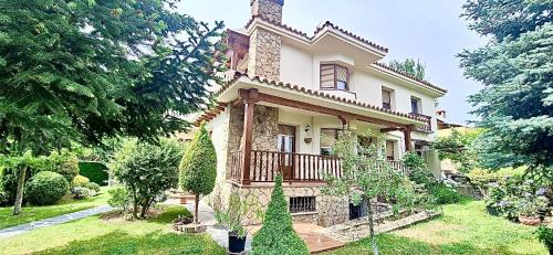 La Casa Del Abeto Azul