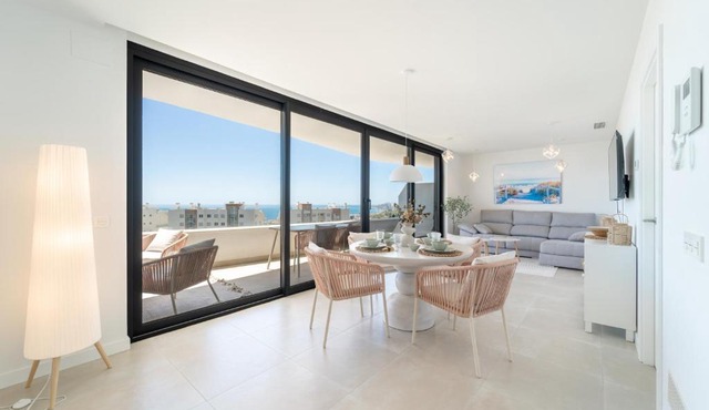 La Casa Solana - Sea Views and Pool, Higueron West, Fuengirola
