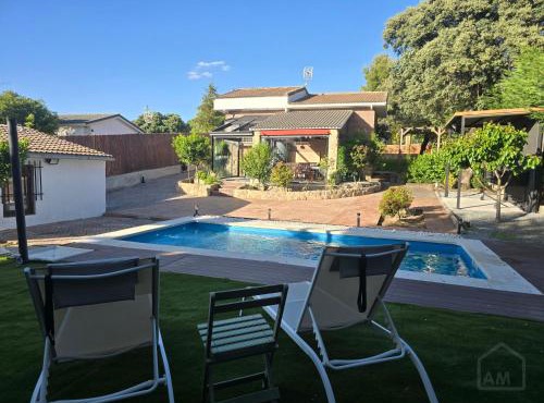 La Casita en Maello - chalet privado con piscina, barbacoa y chimenea