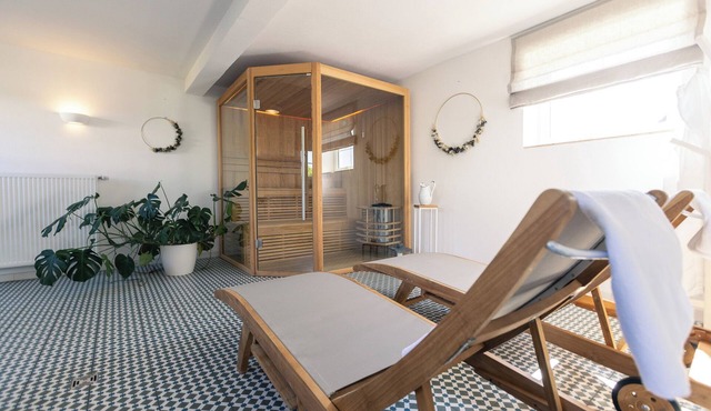 Landhaus Paco: Holiday home for 12 guests with sauna, fireplace & garden