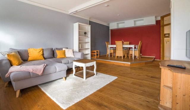 Large bright apartment in the middle of the countryside, family and pet friendly