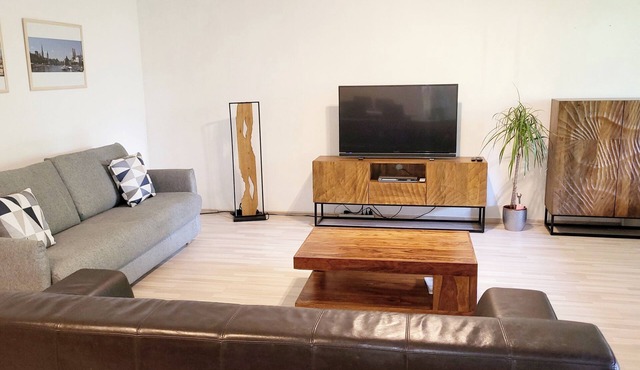 Large, centrally located, quiet 2 room apartment in the center of Tübingen
