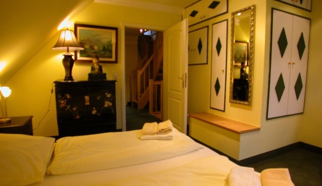 Large luxury cottage with four bedrooms, and 2 baths
