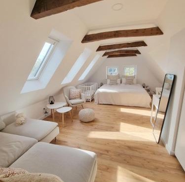 Lichtdurchflutete Dachgeschosswohnung mit Charme