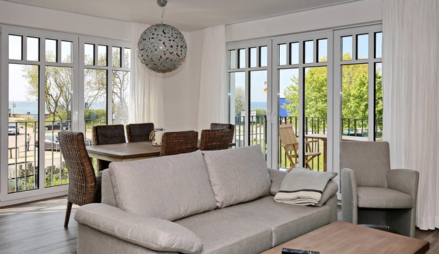 Linden-Palais apartment 14 - 3 rooms for 5 people with dog, balcony & lake view n
