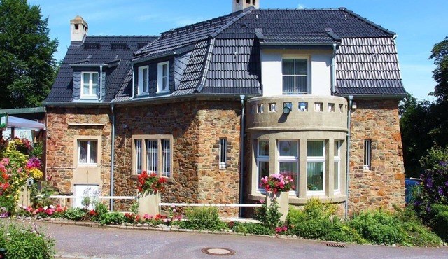 Listed natural stone villa in an ideal location