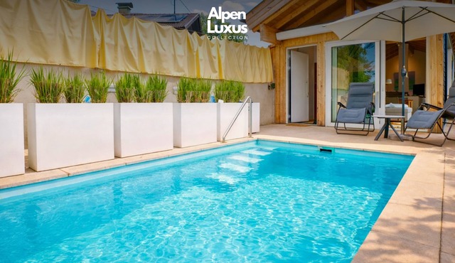 LITTLE LUCK – Private Pool & View