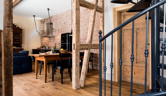 Living in a listed building, 2-floor apartment, high-quality furnishings