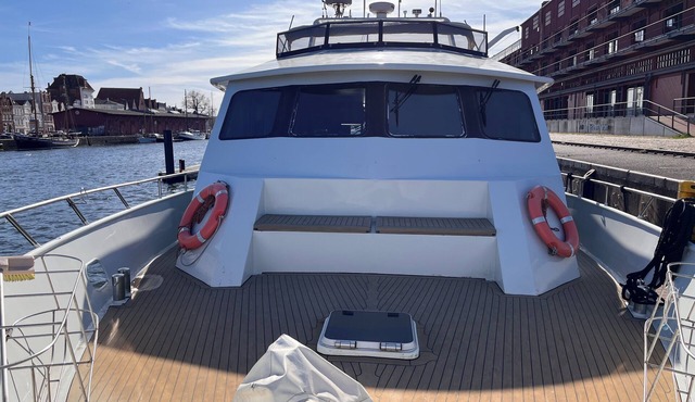 Living on a yacht in the center of Lübeck