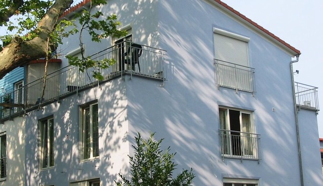 Living on the edge of the city and forest. Experience a mix of proximity to the city and green nature.