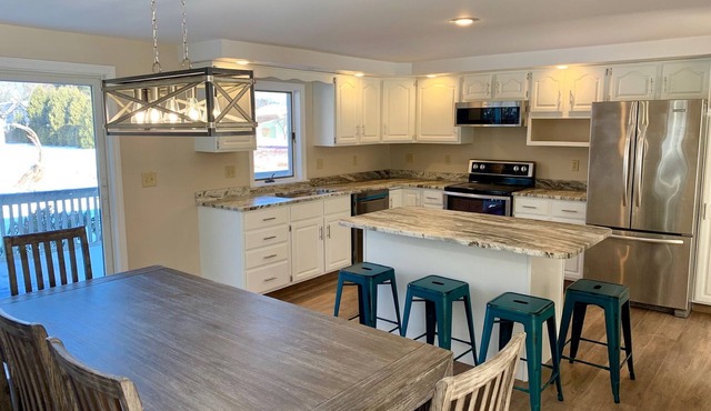 LOCATION! LOCATION! 1/2 mile walk to beach and downtown.