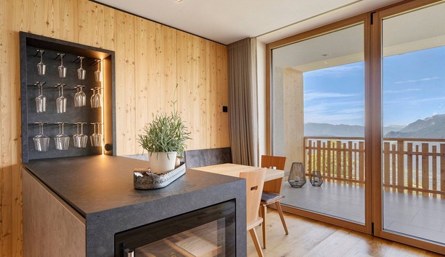 ‘Lodge Melisse’ holiday flat with mountain views, private terrace and private sauna