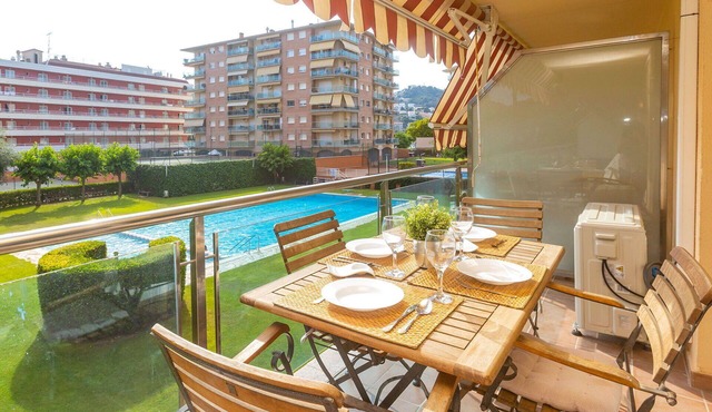 Lovely apartment for 6 people with pool, A/C, WIFI, TV, balcony and pets allowed