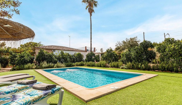 Lovely home in Casariche