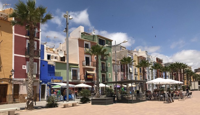 Lovely & Unique Apt in Center of Historic Village next to Beach, free WIFI