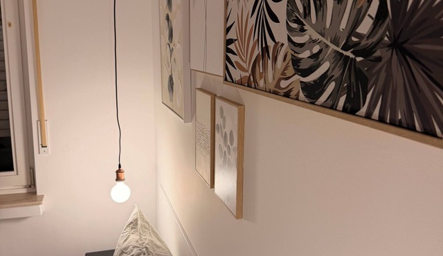 Lovingly designed & renovated apartment! Good transport connections
