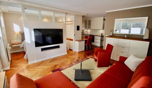 Luxurious apartment for two: close to the beach, central & lovingly designed