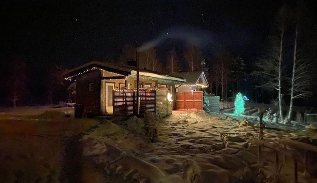 Luxury Aurora glass Igloo, hot tub & sauna cottage