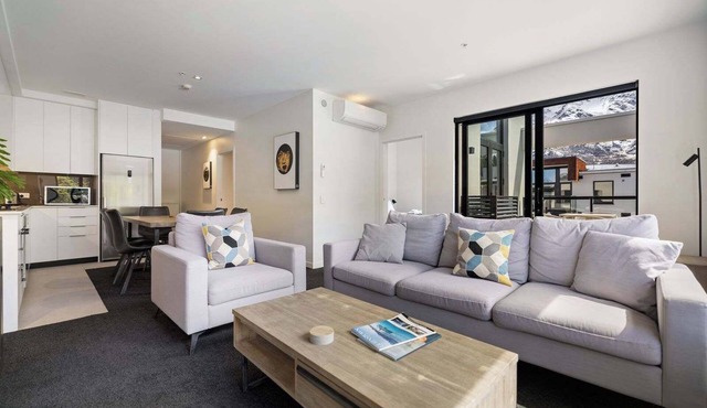 Luxury Penthouse with Mountain Views in Queenstown
