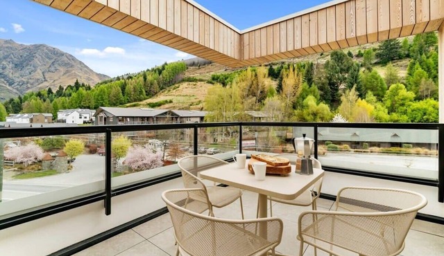 Luxury Penthouse with Mountain Views in Queenstown